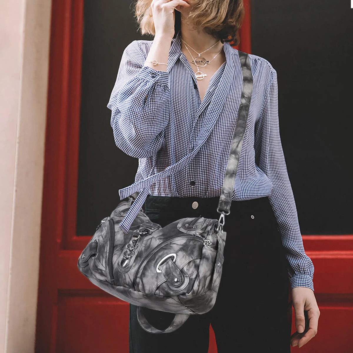Timeless Tote Bag · Sleek Profile, Organized Compartments
